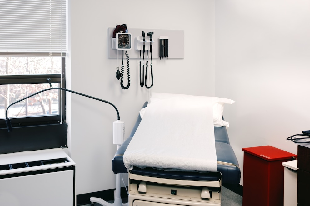 PHOTO: Examination Table in Doctor's Office