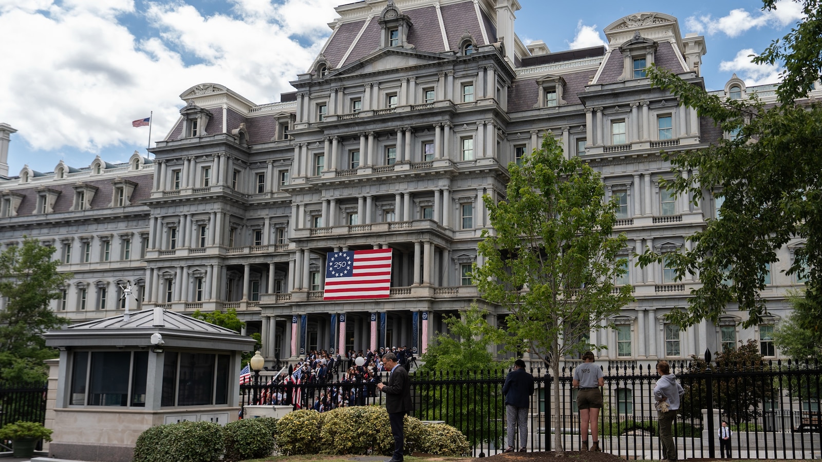  Judge rules paint tests on Eisenhower Building can proceed, advancing Trumps makeover plans for now