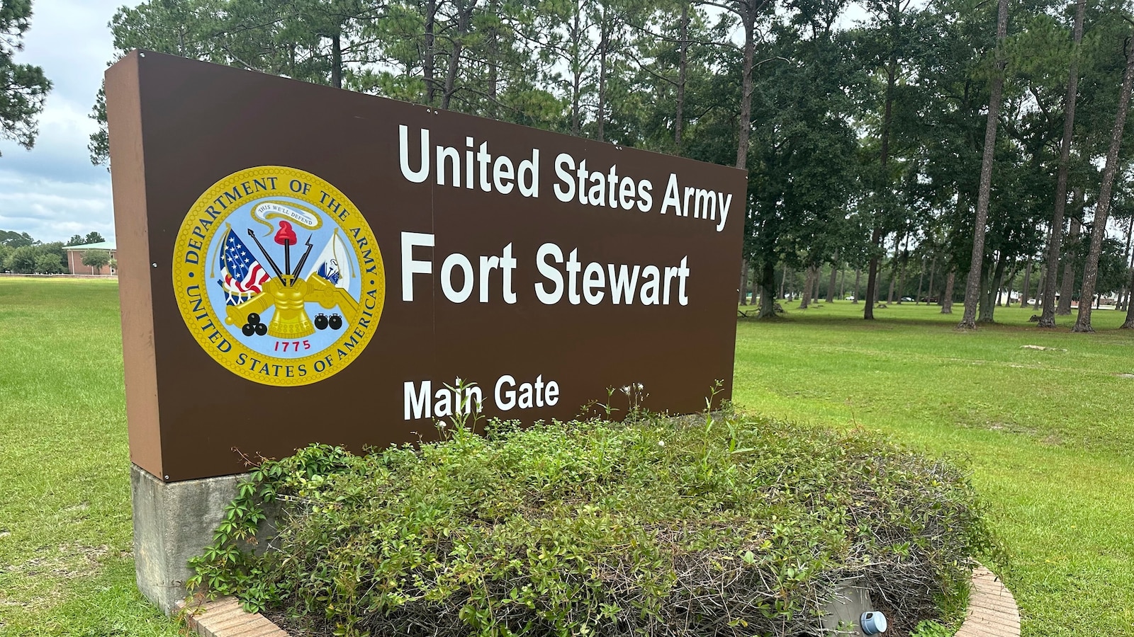 Fort Stewart soldiers 'absolutely saved lives' by jumping in to stop gunman: Army secretary