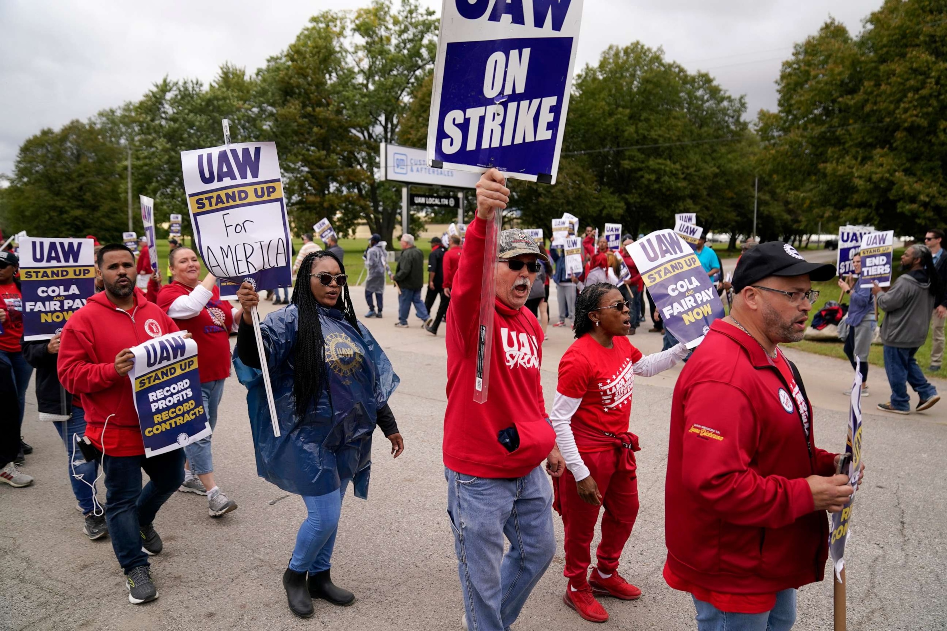 PHOTO: United Auto Workers walk the picket line during the auto workers strike, Sept. 26, 2023, in Van Buren Township, Mich.