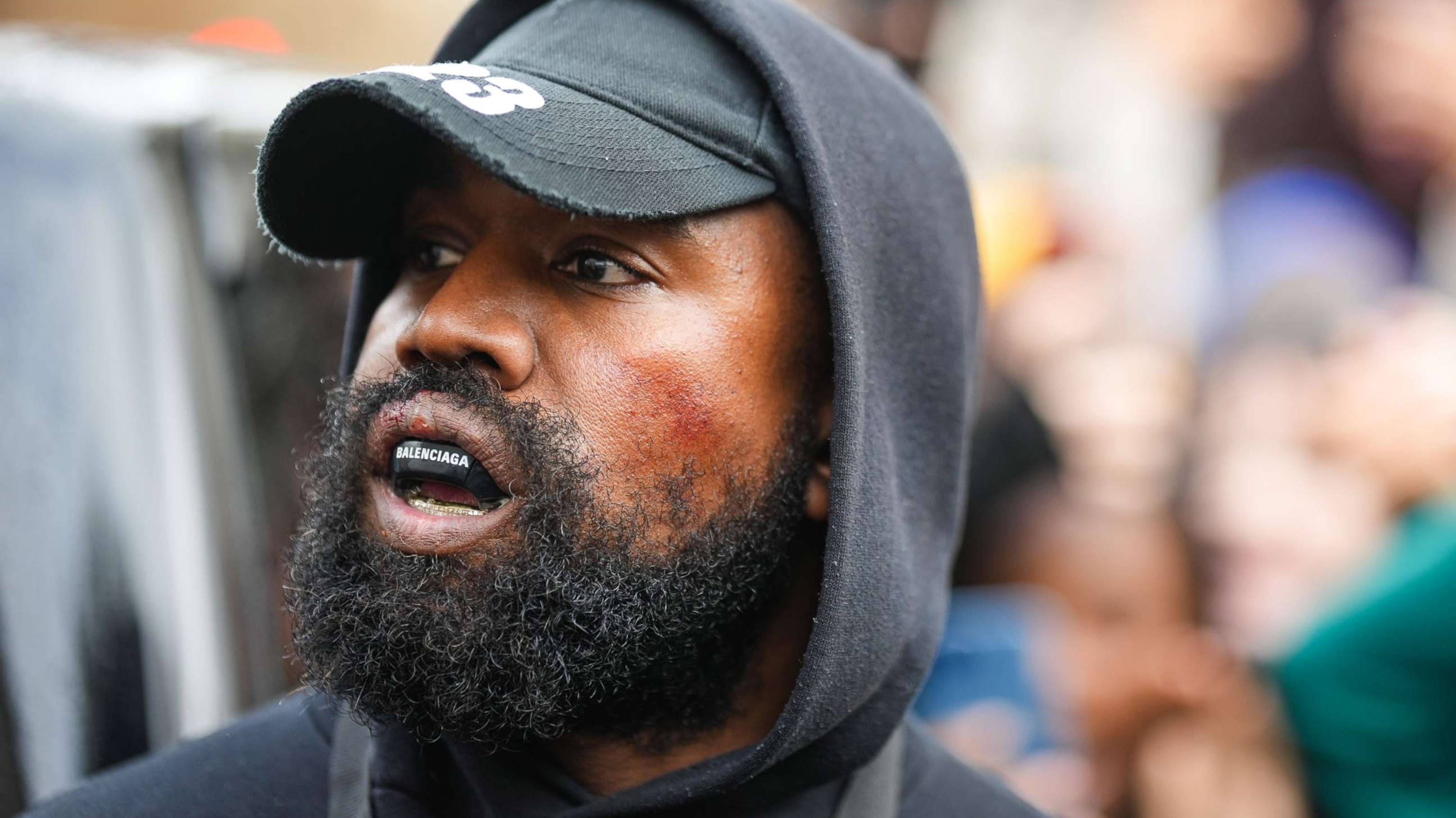 トップス kanye west WLM White Lives Matter tee Kanye wears 'White Lives Matter' shirt to Yeezy fashion show