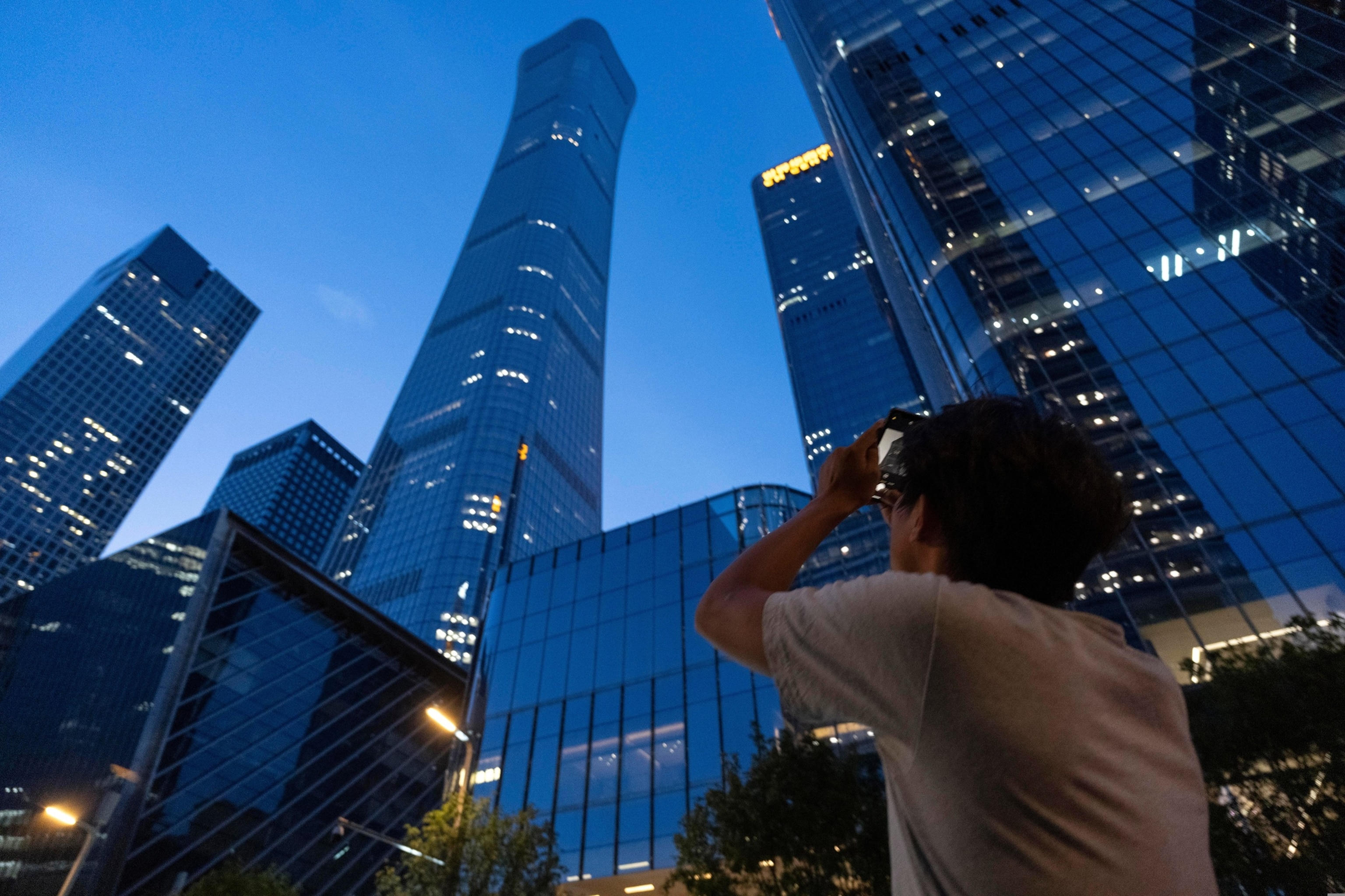 PHOTO: China Building Damaged