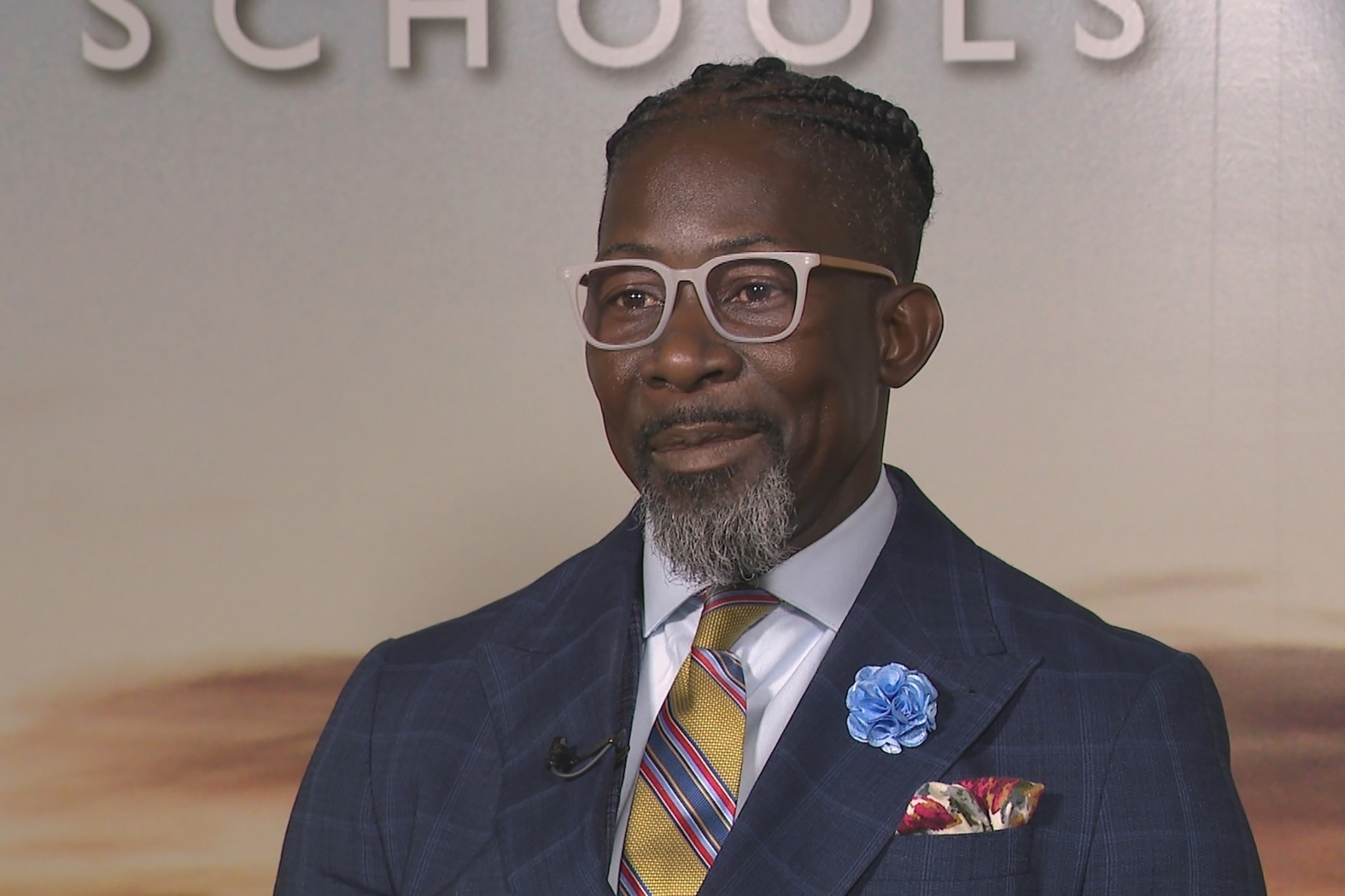 PHOTO: Immigration-Des-Moines-Schools-Superintendent