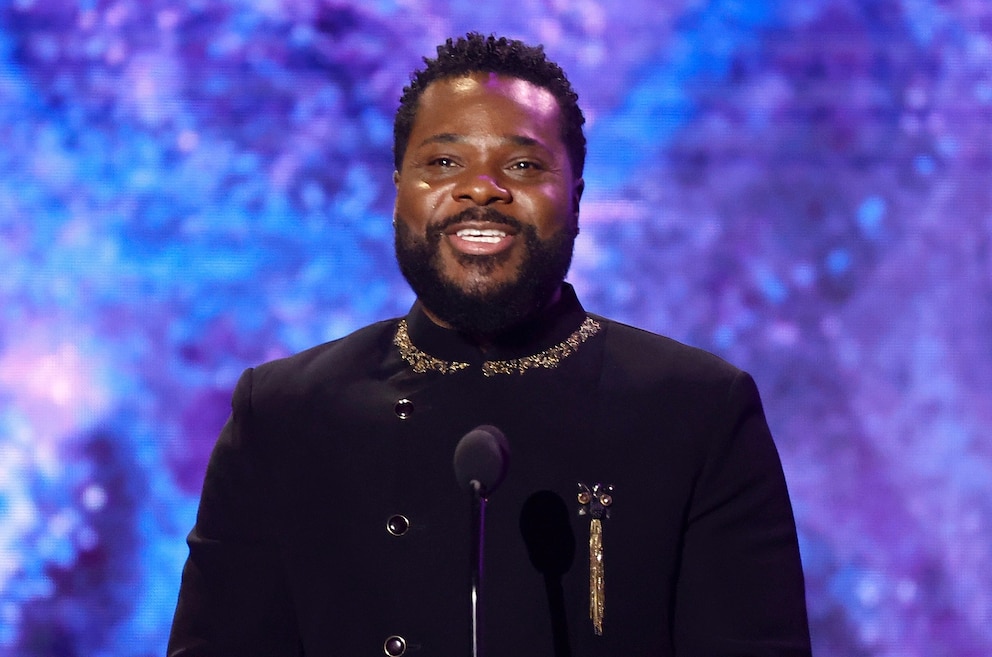 Celebrities, co-stars mourn Malcolm-Jamal Warner's death - Good Morning  America
