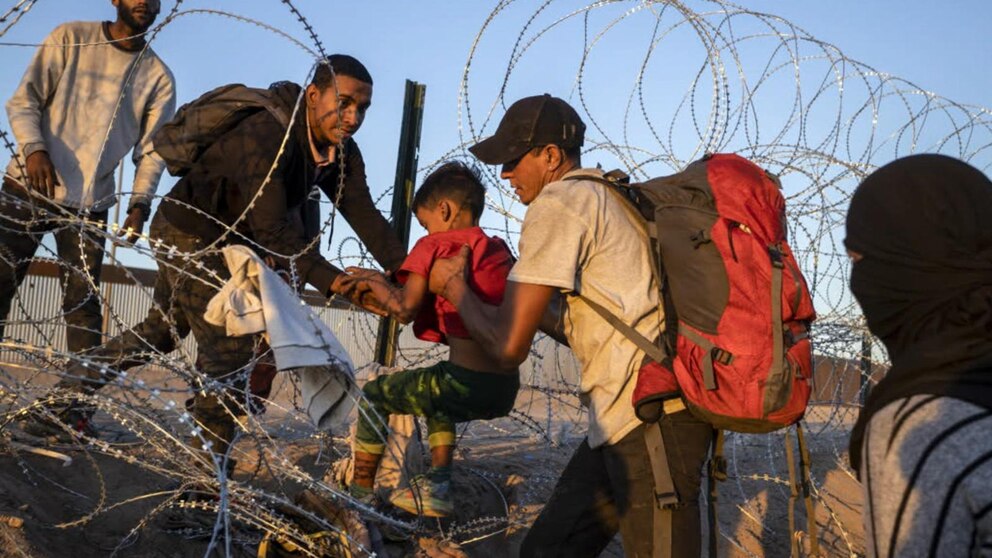 Video Migrant numbers jump as Title 42 nears end - ABC News
