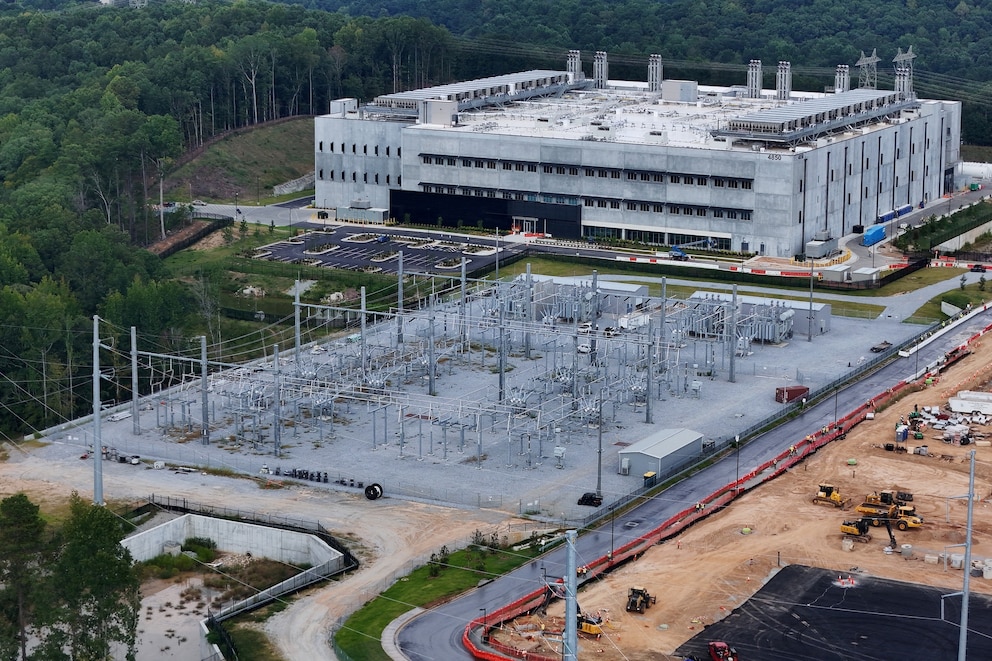 PHOTO: FILE PHOTO: Construction of Microsoft's ATL11 data center in Union City