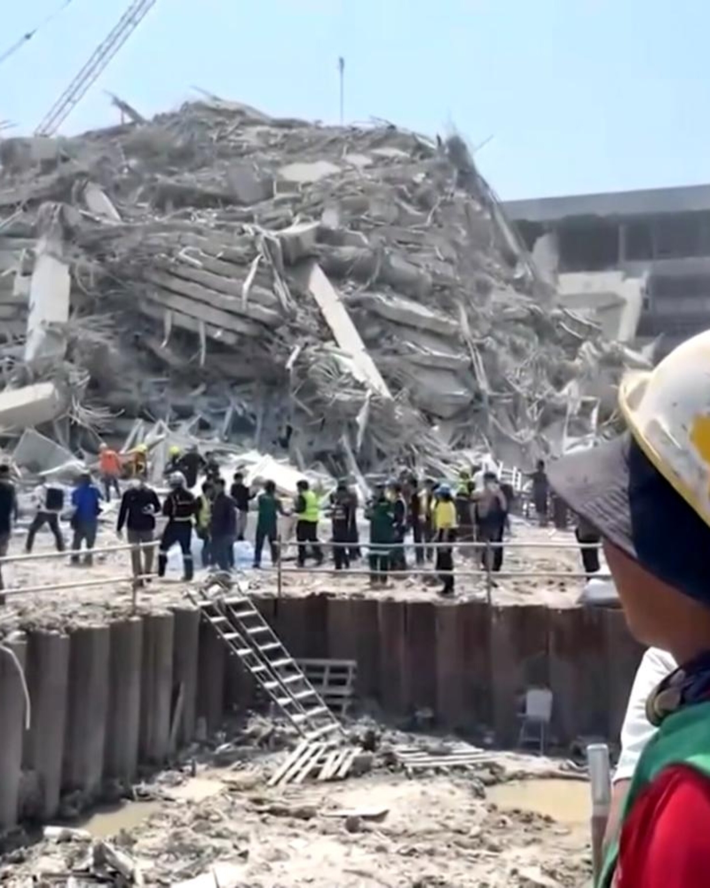 Video Dozens missing after 7.7 magnitude earthquake rocks