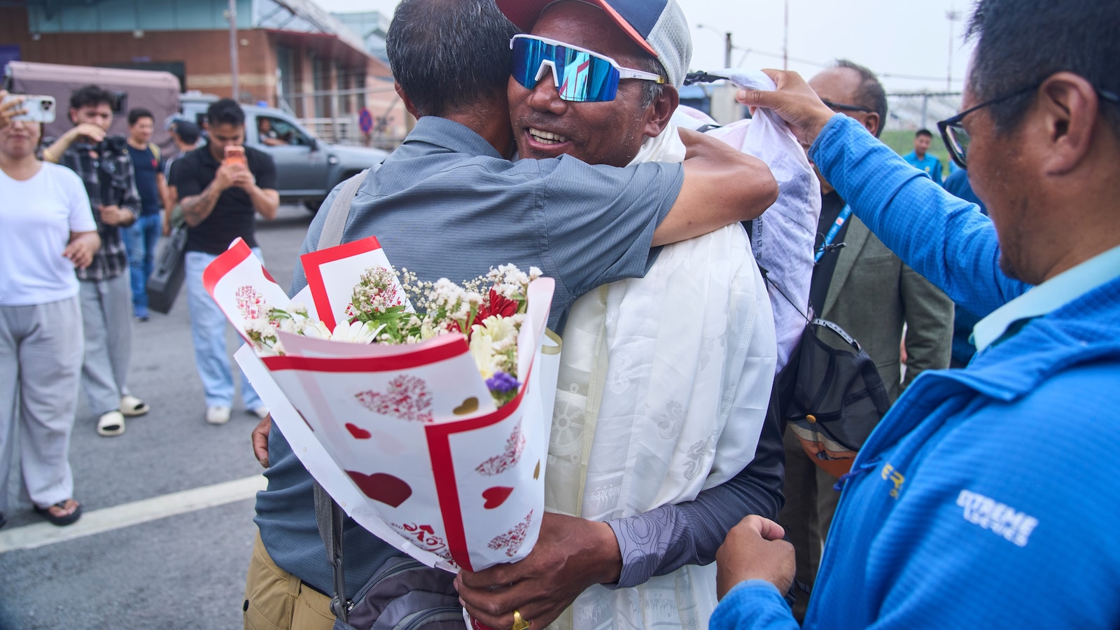 Everest-recordhoudster Kami Rita Sherpa dringt er bij klimmers op aan om beperkingen op te leggen nu de drukte toeneemt