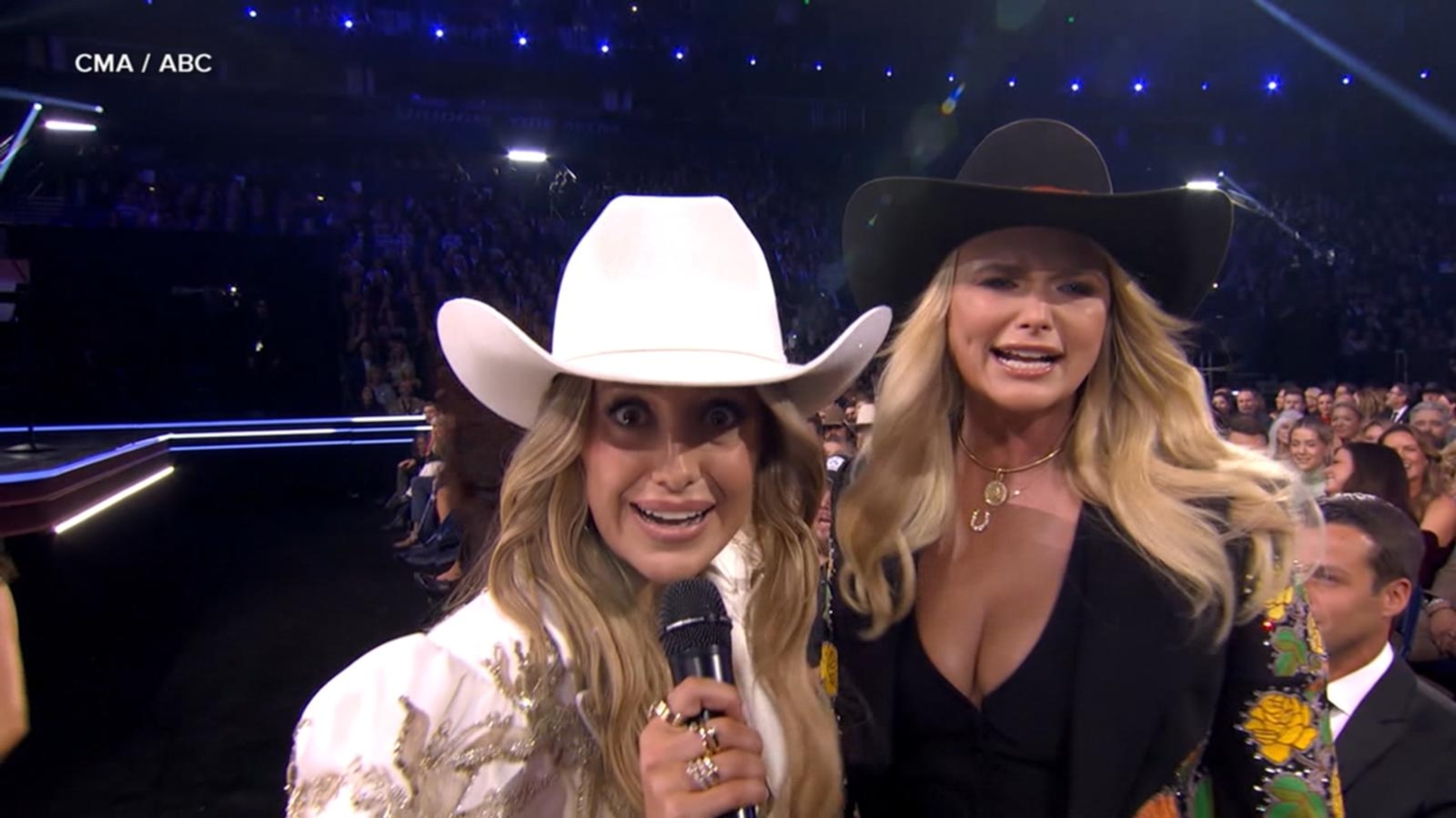 Keith Urban joins Lainey Wilson on CMA Awards stage for star-studded number  - ABC News