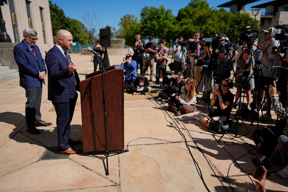 PHOTO: Christa Pike's attorney's Luke Ihnen, center, and Randy Spivey, left, hold news conference after a court hearing Oct. 7, 2026, in Nashville, Tenn.