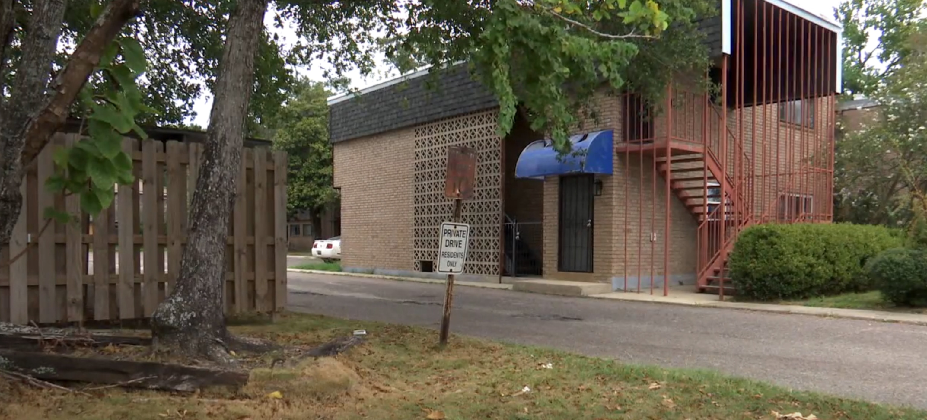 PHOTO: In this screen grab from a video, the Florida Vista Condominiums are shown in Baton Rouge, La.