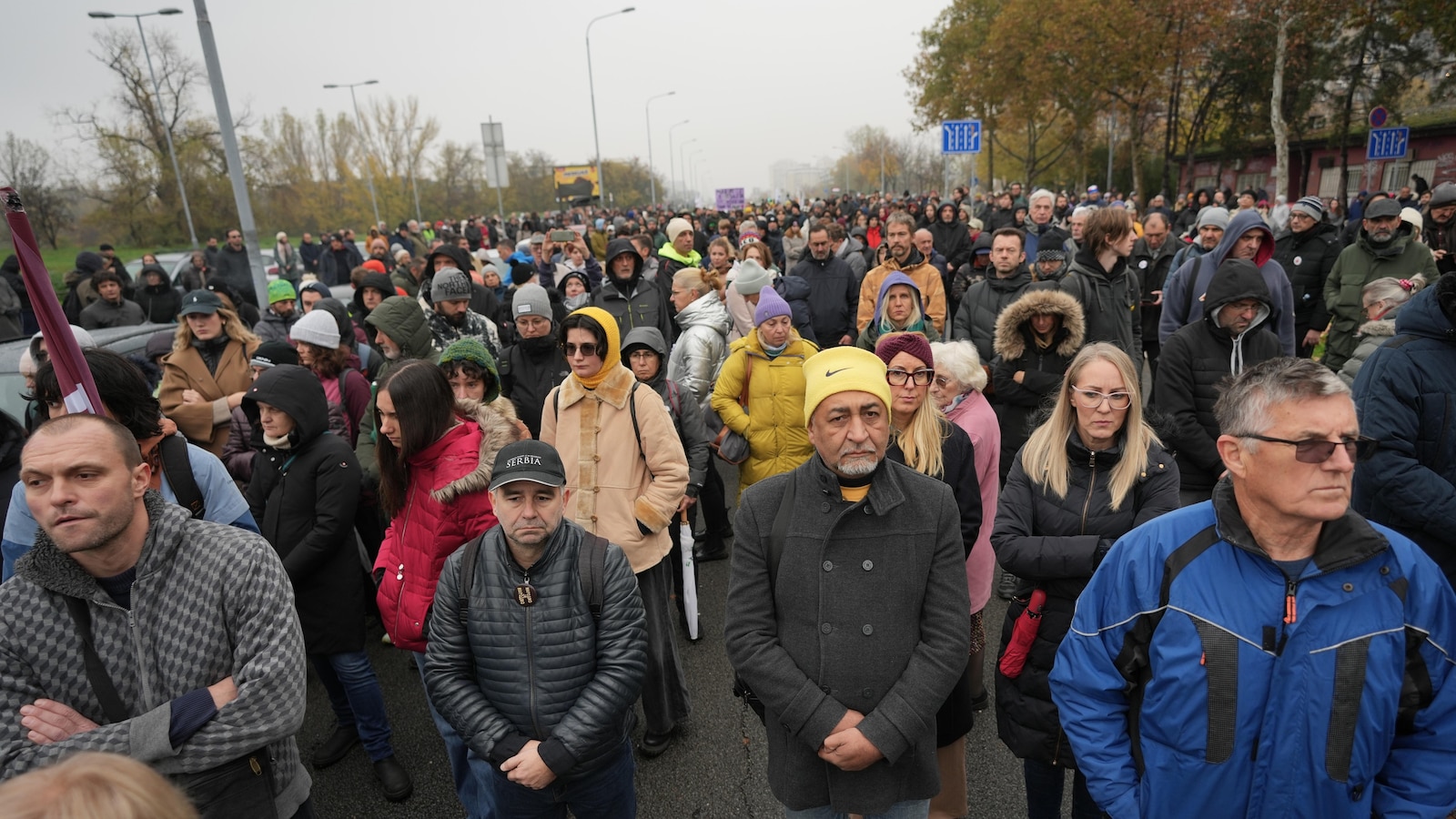 Los serbios conmemoran el aniversario de la violencia progubernamental que condujo a huelgas estudiantiles