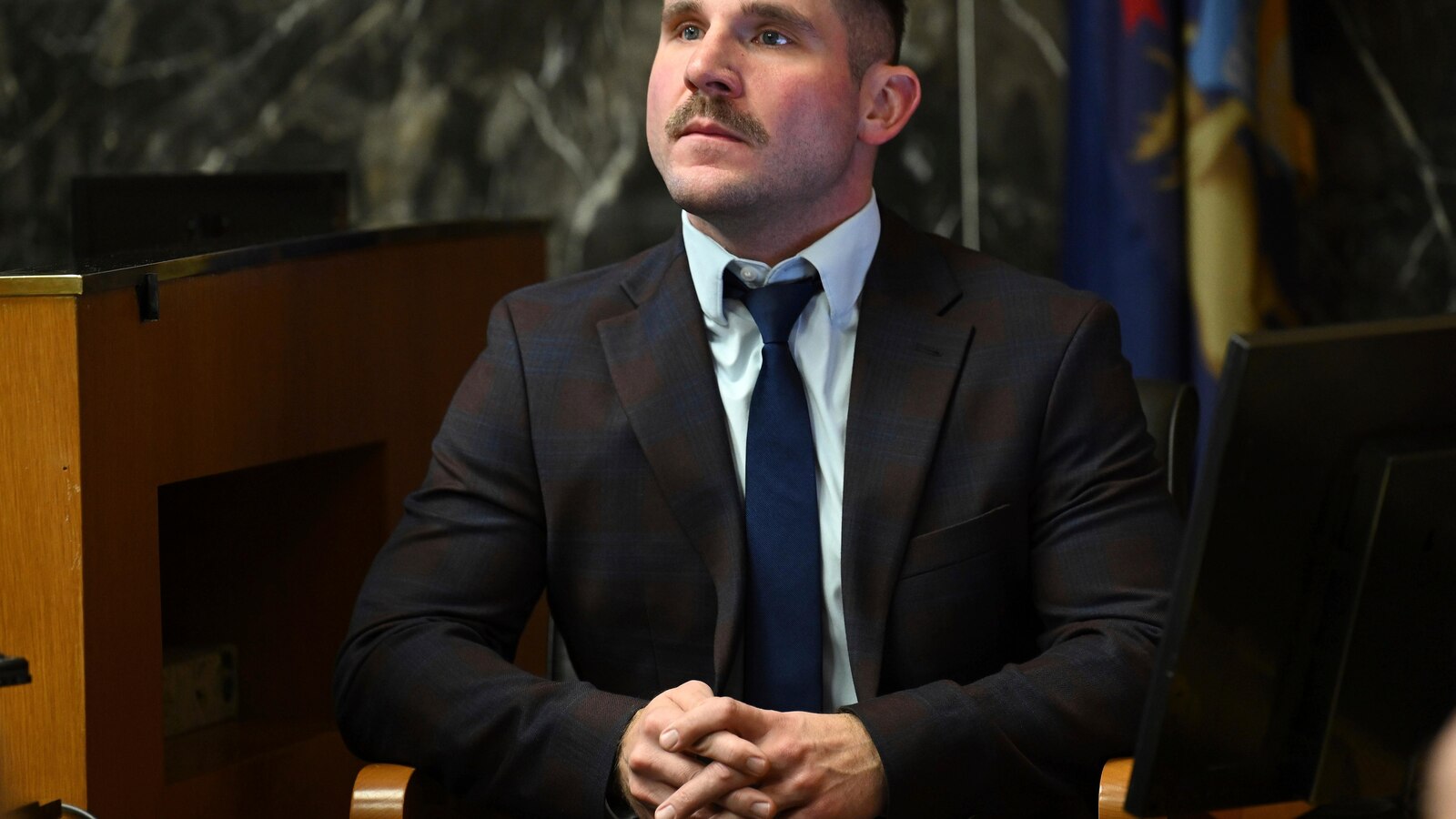 Женщина с ребенком. Family 2 boys and parents. Мама и подросток. Объятия мамы. Мама обнимает сына.