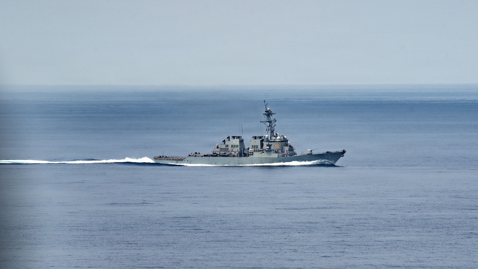 A power failure aboard a U.S. Navy destroyer operating in the South China Sea last month left the ship's crew without potable water, hot food, working toilets o
