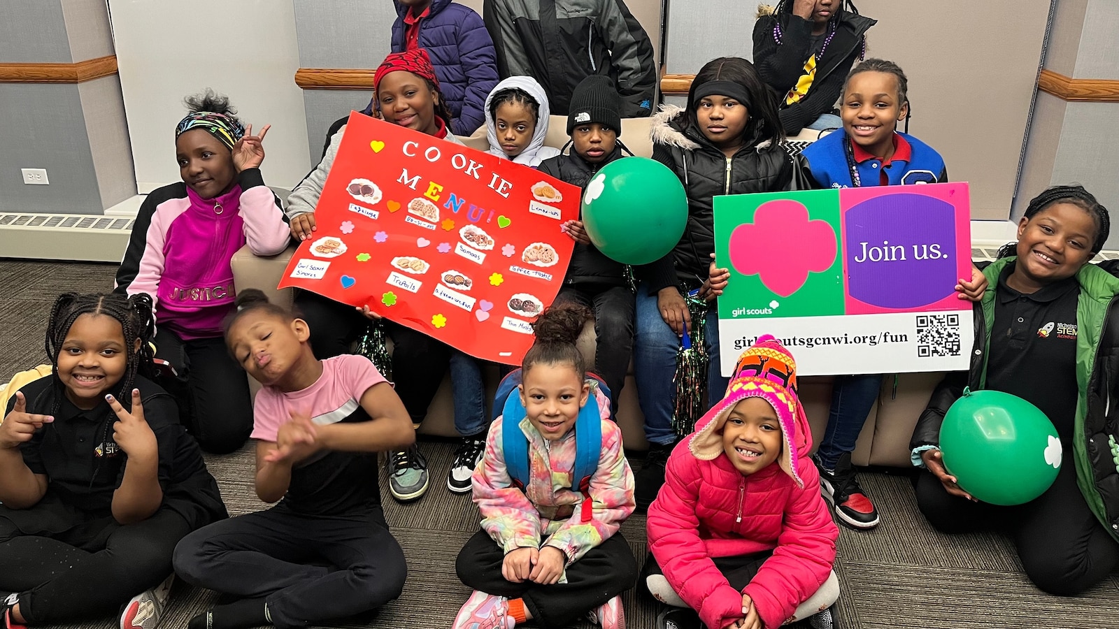 Chicago Girl Scout troop rallies to sell 2,100 cookie boxes to stay ...