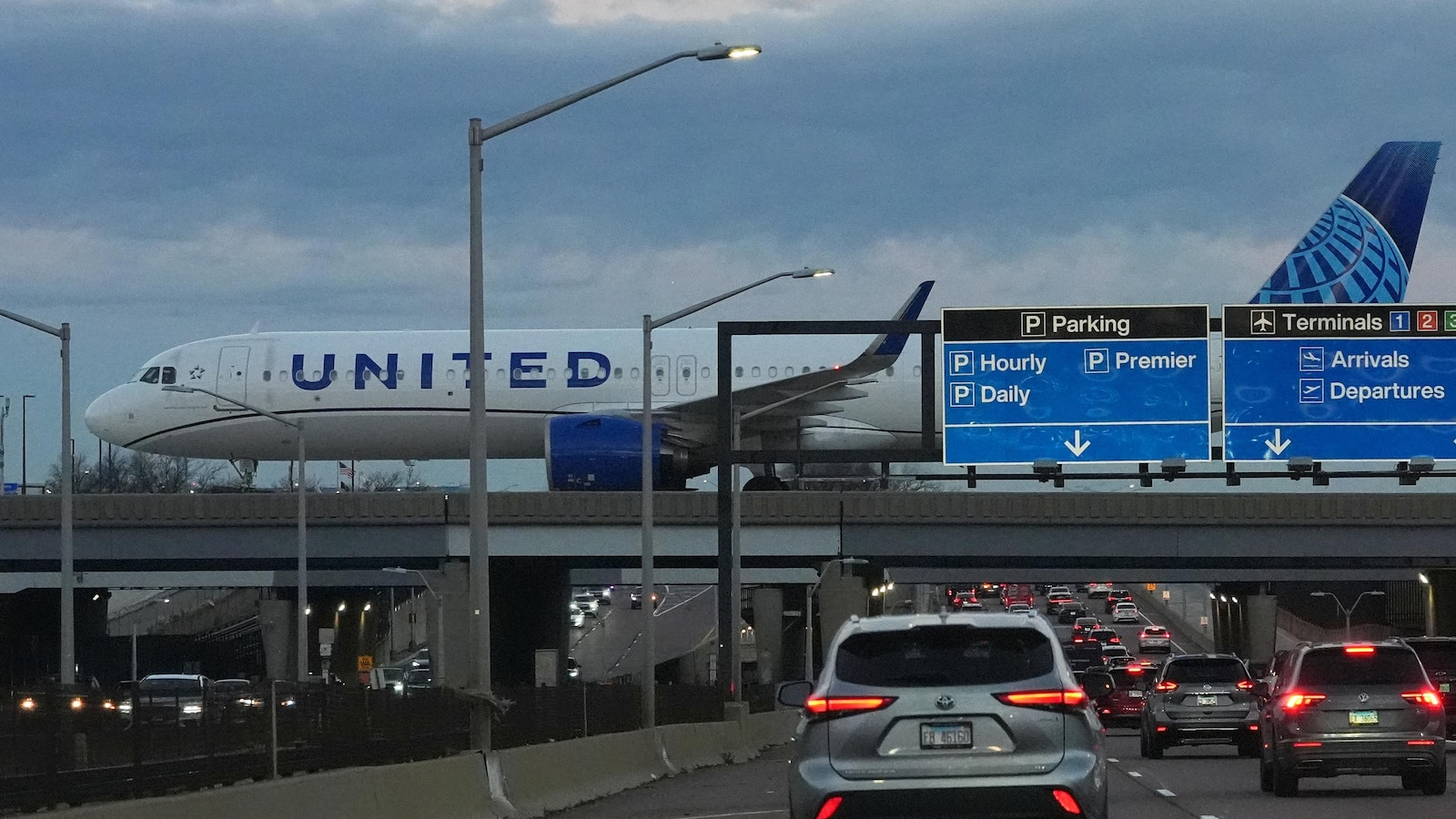 FAA reducing air traffic by 10% across 40 'high-volume' markets during government shutdown