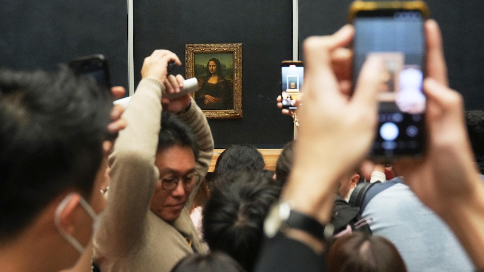 Louvre robbery could make France’s stolen Crown Jewels as famous as Mona Lisa Louvre robbery could make France’s stolen Crown Jewels as famous as Mona Lisa
