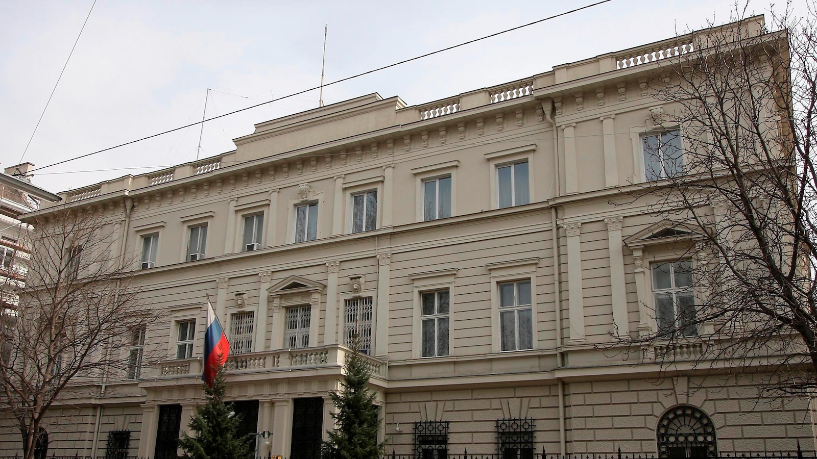Austria expels 3 Russian Embassy staff over suspected antenna spying in Vienna
