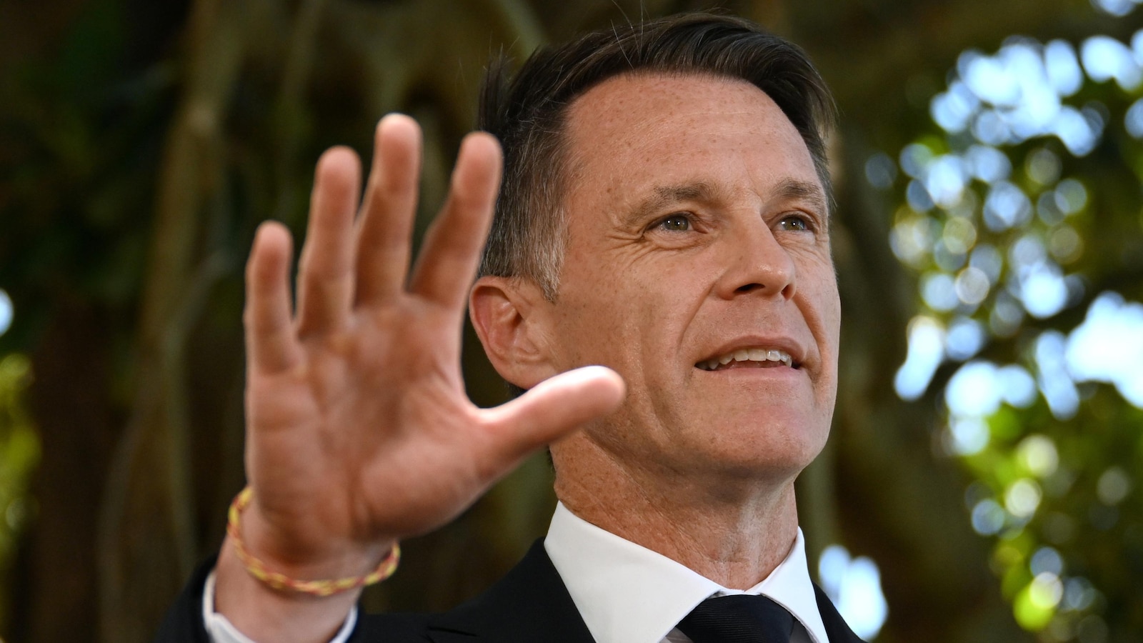 Бюрократична злополука забави лиценза за притежание на оръжие за обвинен стрелец от Бонди Бийч в Австралия