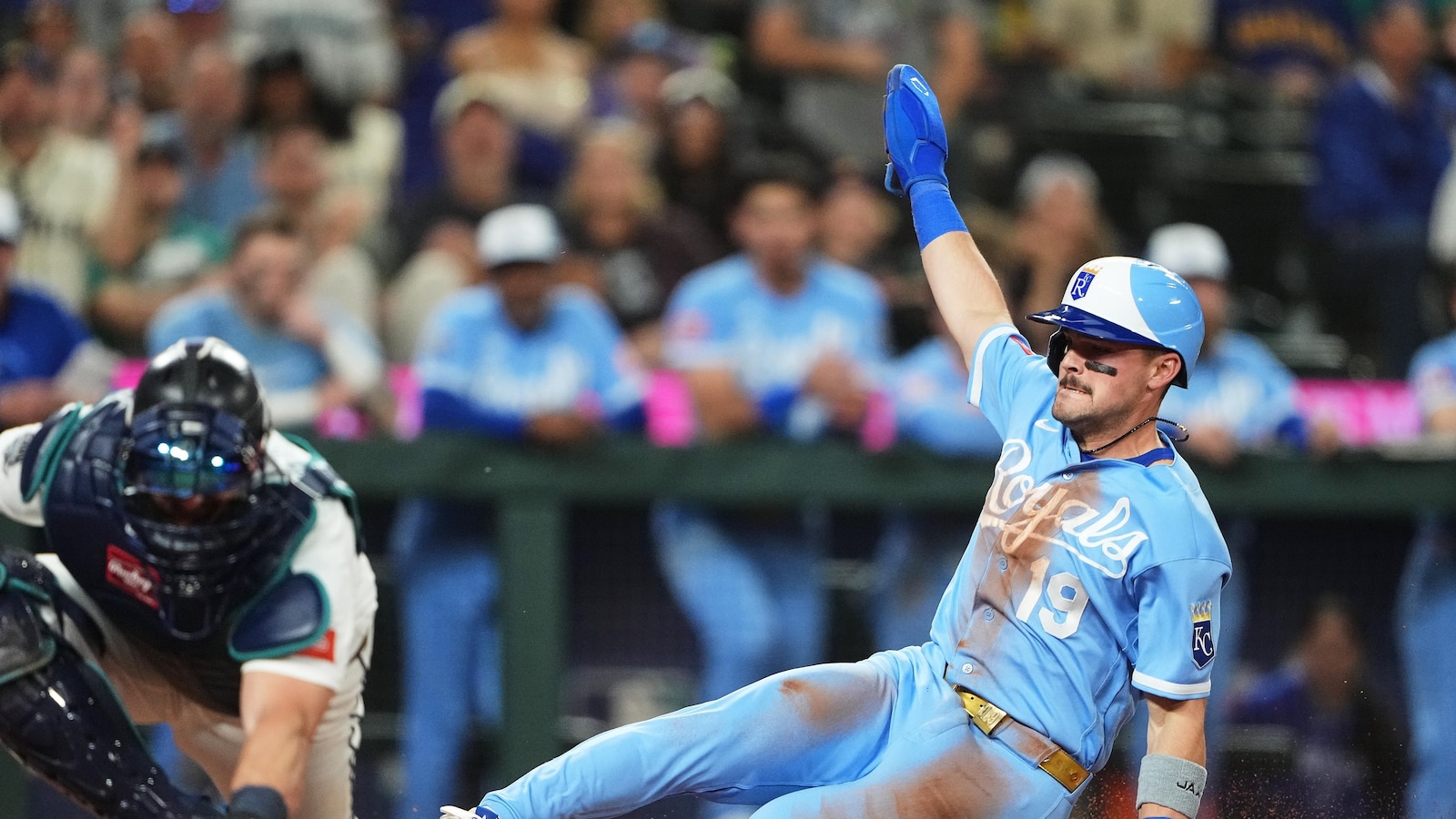 Massey scores in 10th on Garcia's sacrifice fly, Royals beat Mariners 3-2