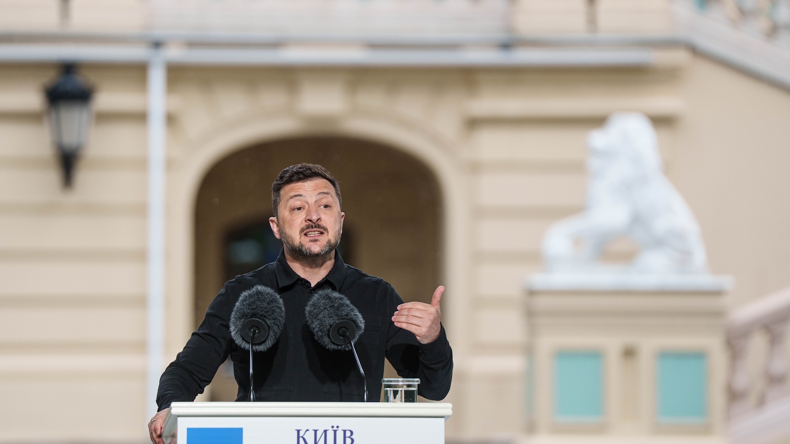 В публично писмо украинският президент Зеленски призовава Путин за преки преговори в неутрална страна