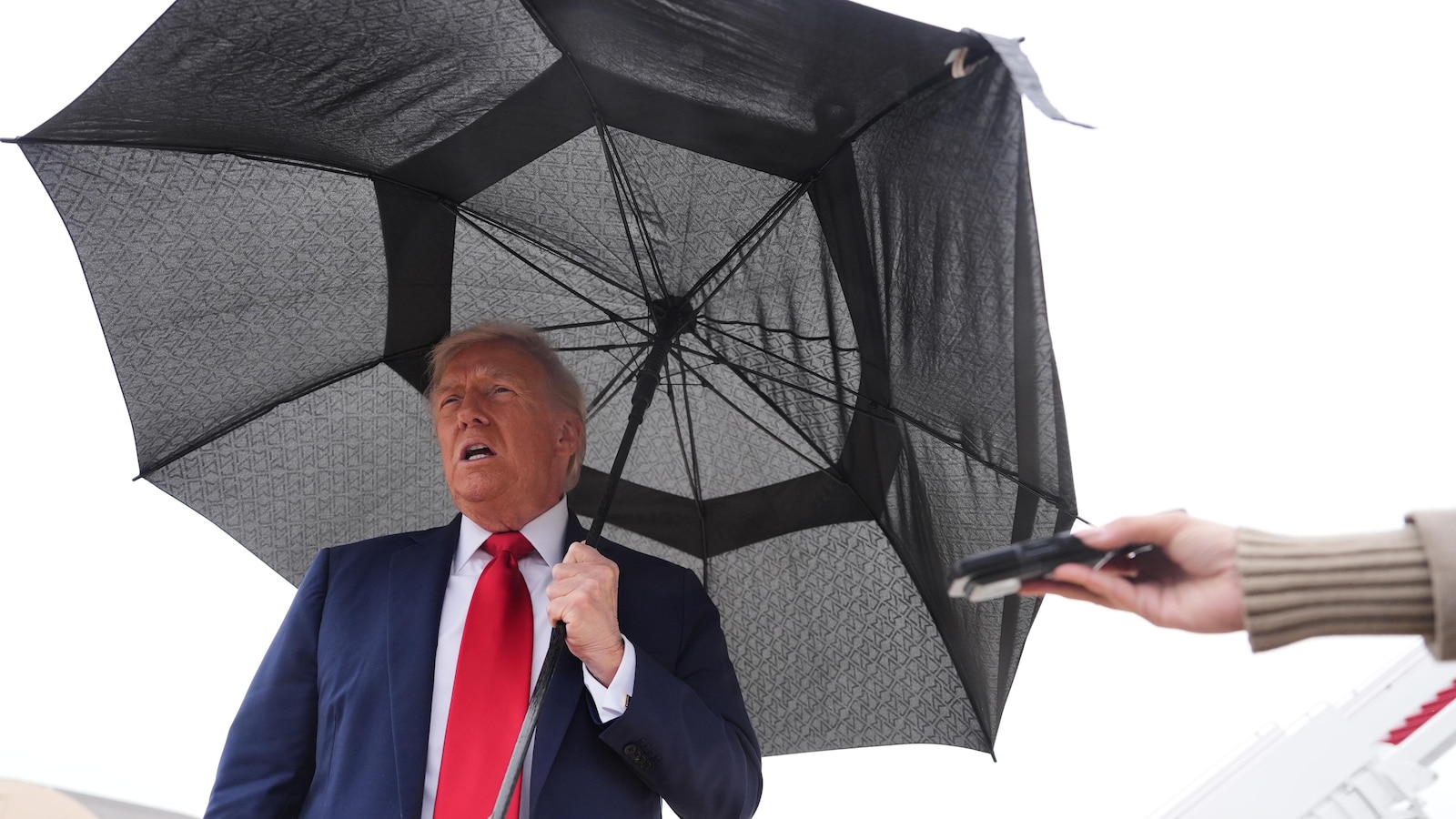  Trump warns Russia he may send Ukraine long-range Tomahawks if war doesnt settle 