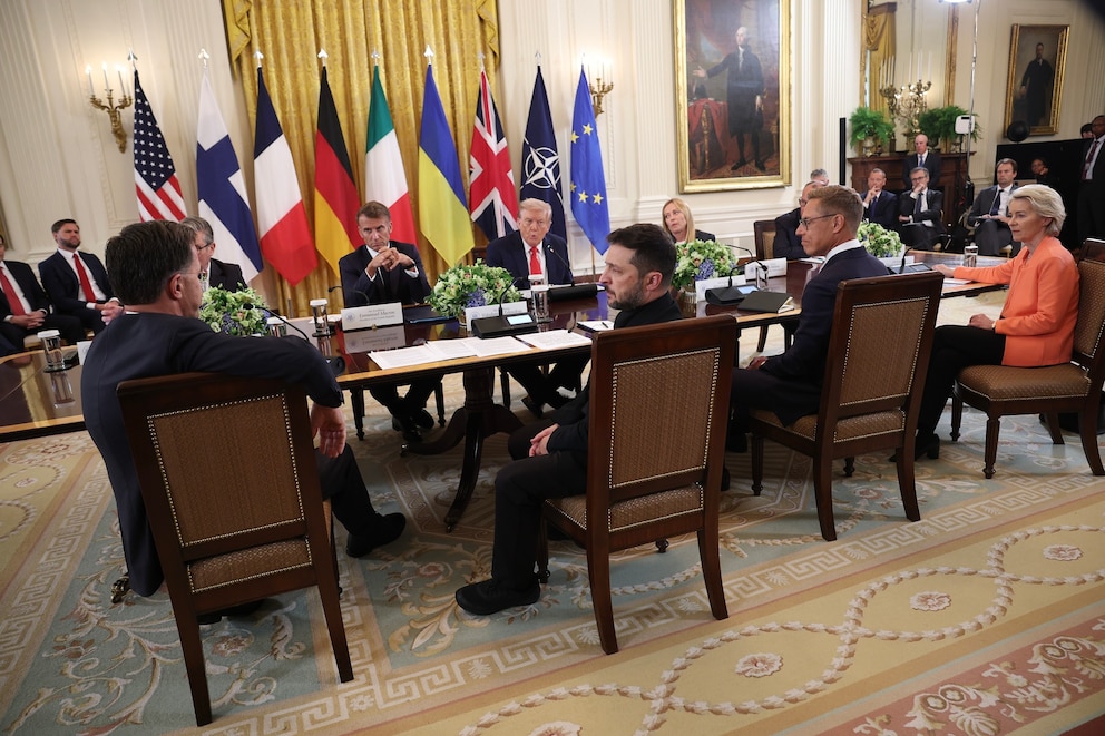 PHOTO: President Donald Trump with Ukrainian President Volodymyr Zelensky, European Commission President Ursula von der Leyen, NATO Secretary-General Mark Rutte, and other European leaders at the White House on Aug. 18, 2025, in Washington, D.C.