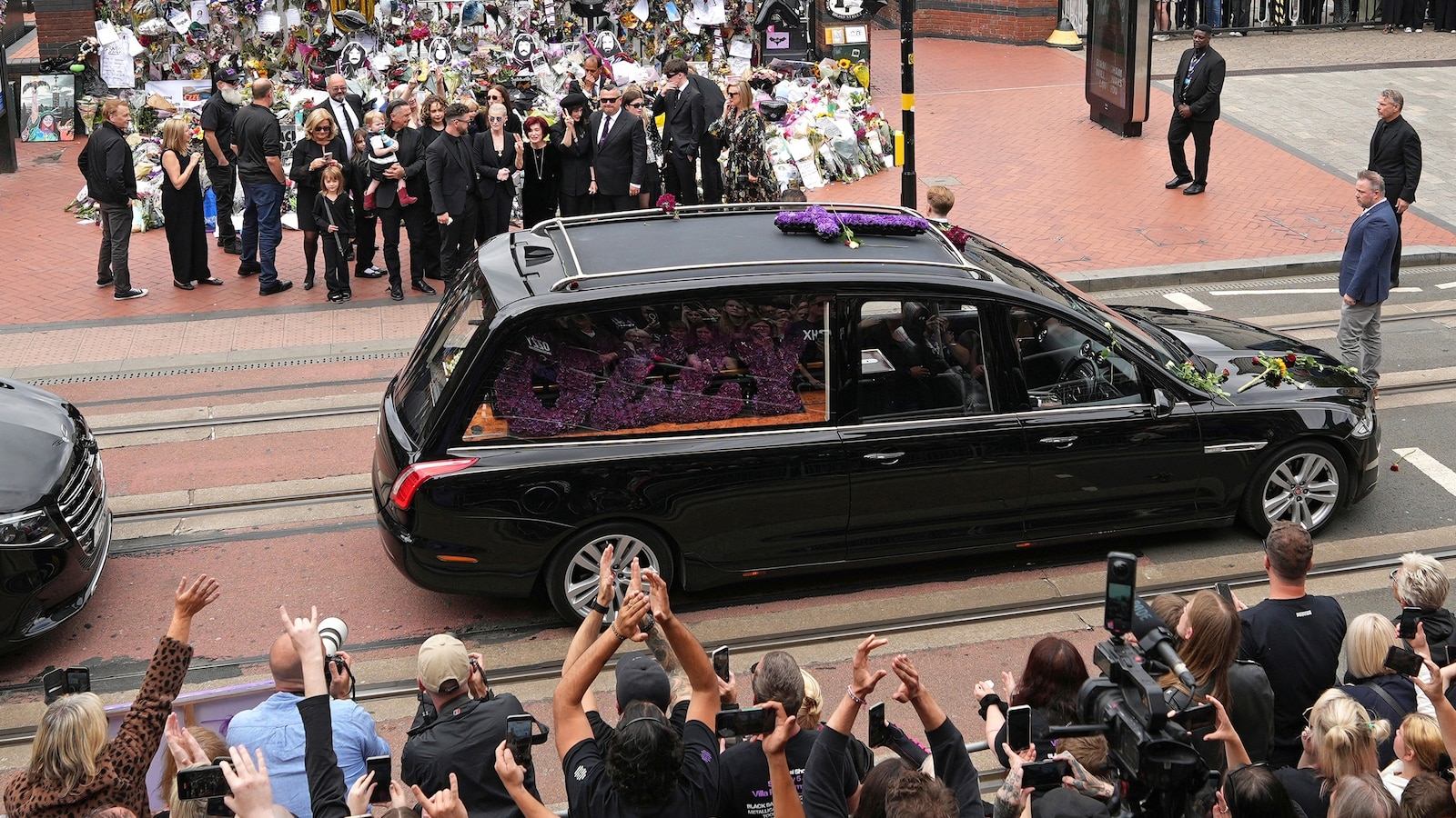 Ozzy Osbournes Familie und Fans nehmen Abschied von der Rocklegende