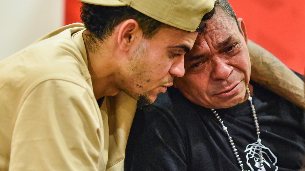 Liverpool striker Luis Díaz and his father are reunited for the 1st time after kidnapping