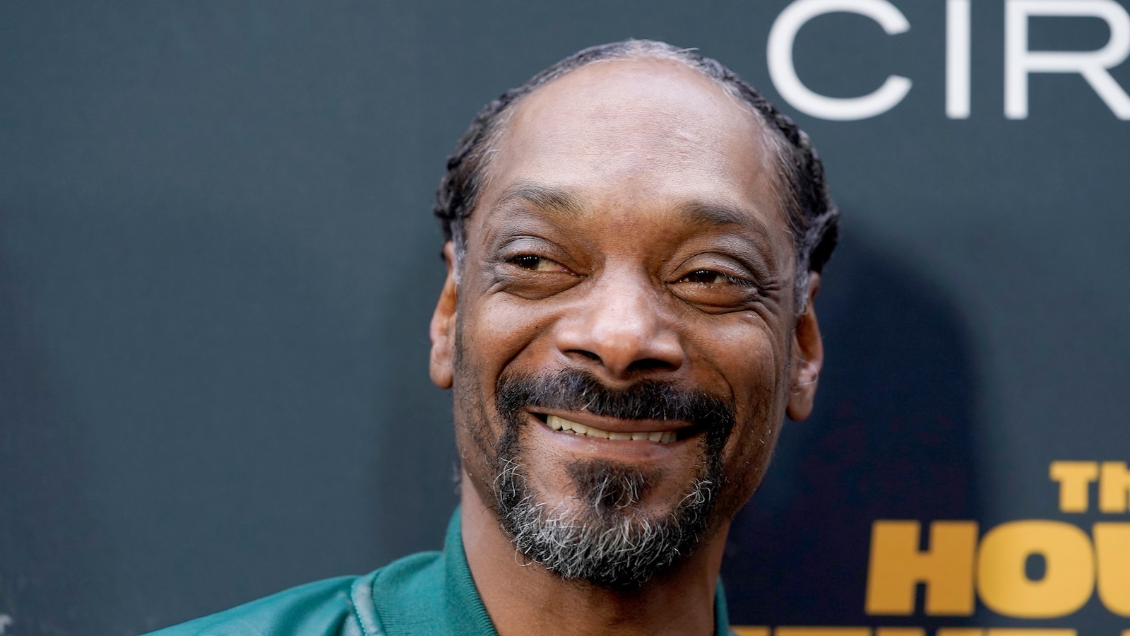 Snoop Dogg brings VMAs back to Los Angeles as host for Sept. 27 show Snoop Dogg brings VMAs back to Los Angeles as host for Sept. 27 show