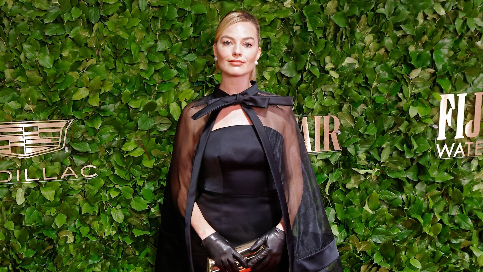 Margot Robbie channels 1964 Barbie doll look - ABC News