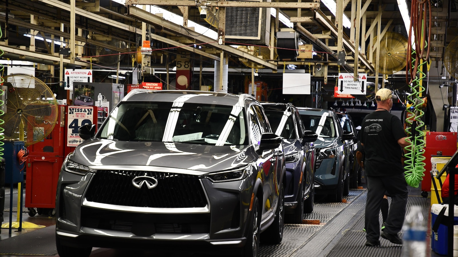 Japanese automaker Nissan reduces losses and expects to return to profit
