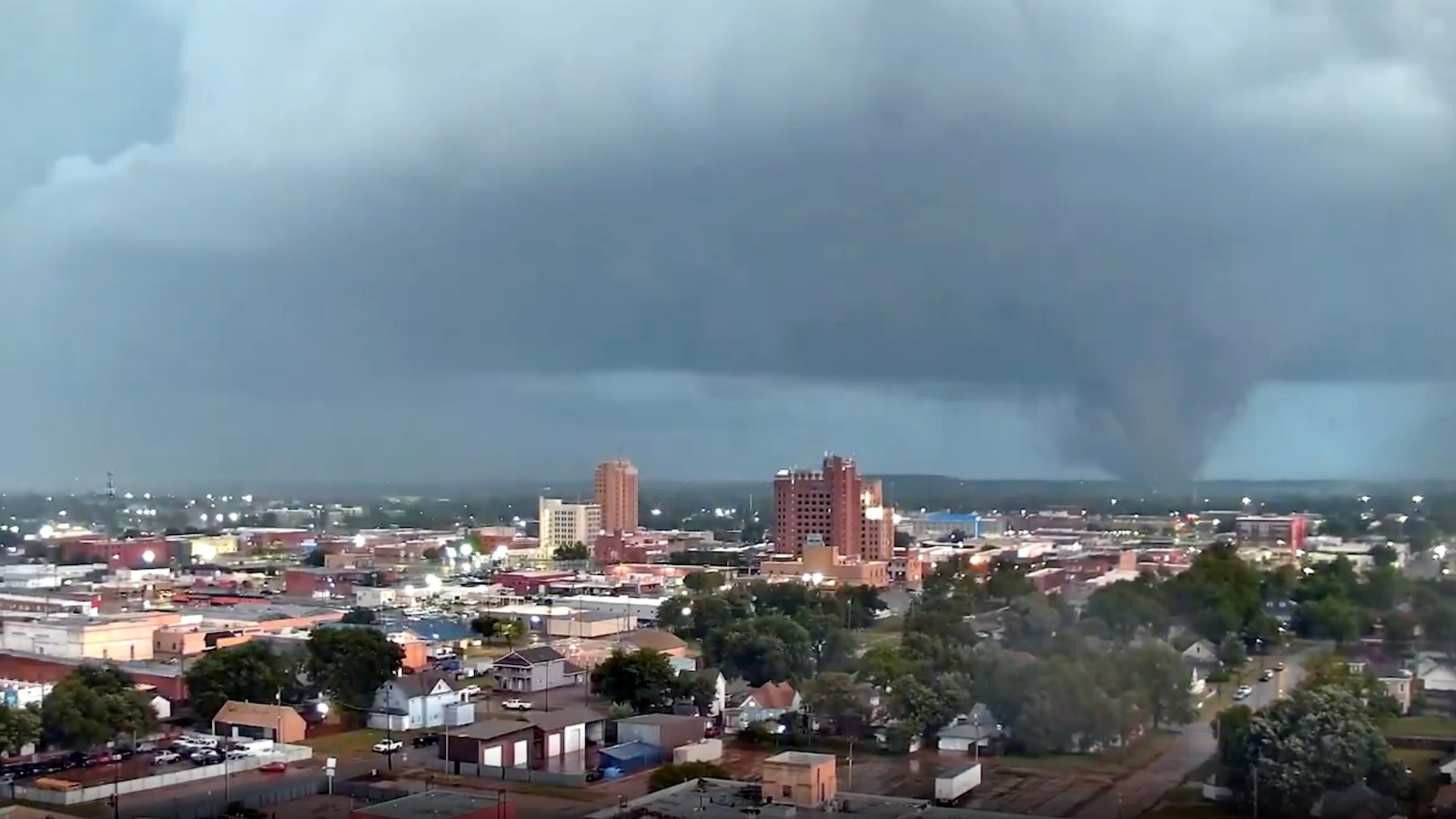 Almost 27 million on alert for severe weather outbreak in parts of US