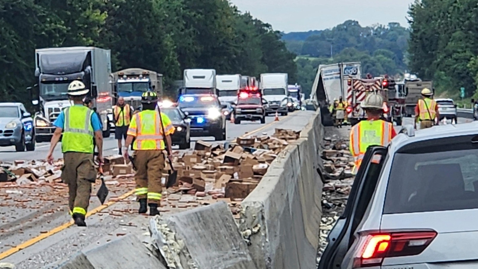 Hot dog spill shuts down highway in Pennsylvania commuters’ wurst nightmare Hot dog spill shuts down highway in Pennsylvania commuters’ wurst nightmare