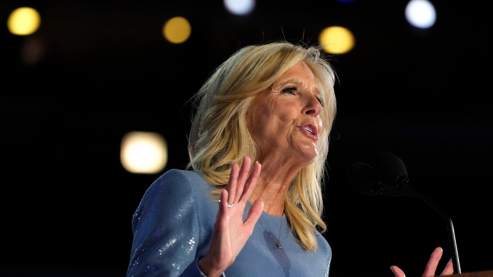 جيل بايدن تفتح قلبها في مذكراتها حول قرار جو بايدن إنهاء حملته لإعادة الانتخاب