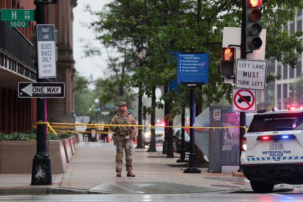 PHOTO: Alleged gunshots heard nearby, at the White House in Washington