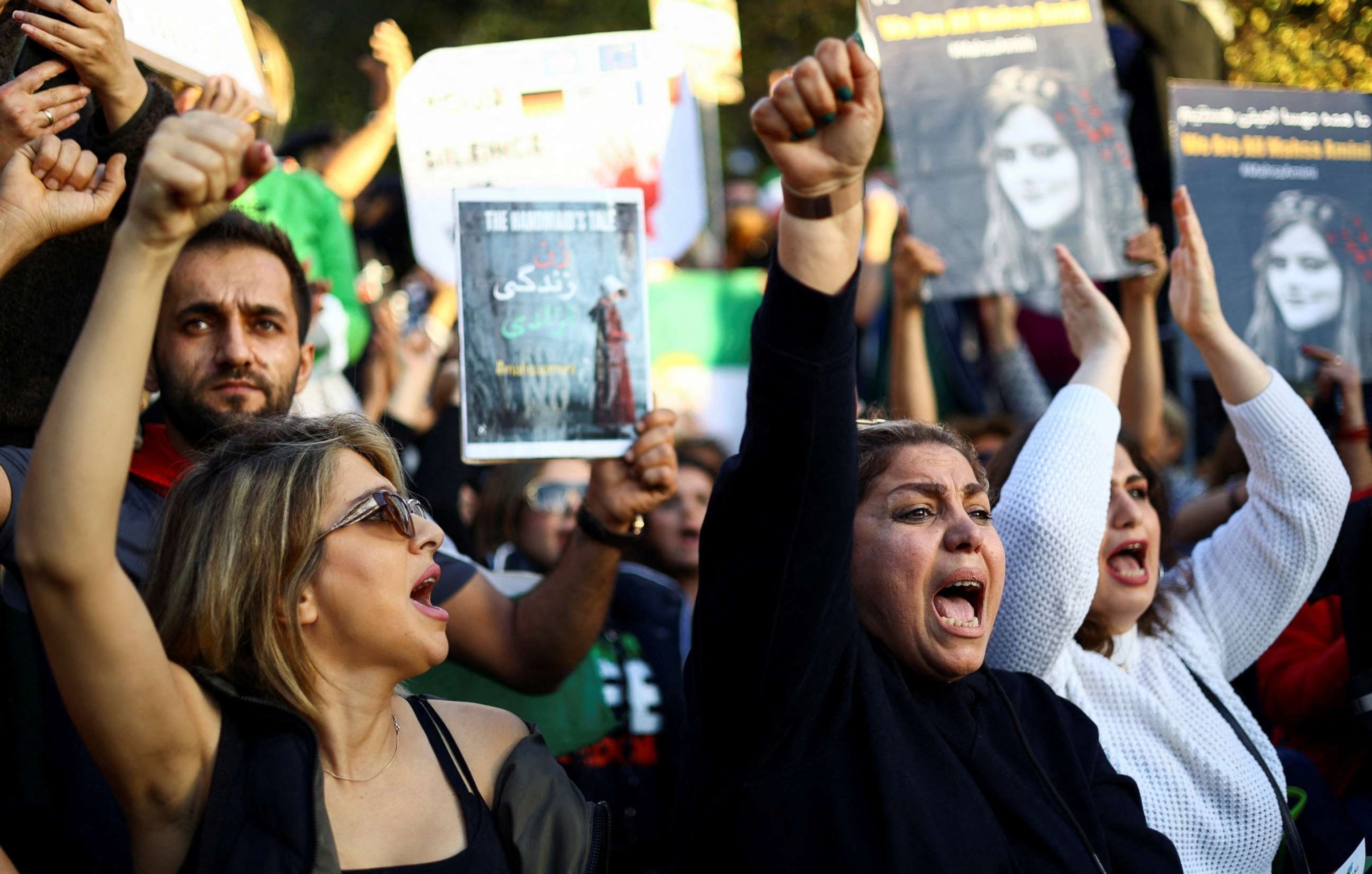 FILE PHOTO: Demonstrators protest following the death of Mahsa Amini in Iran, in Berlin, Germany, October, 22, 2022. REUTERS/Christian Mang/File Photo