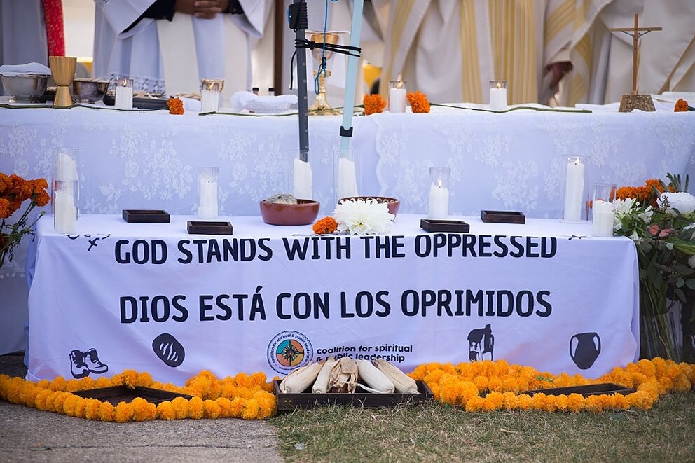 PHOTO: Parishioners and activists advocate for migrants' religious rights in Illinois