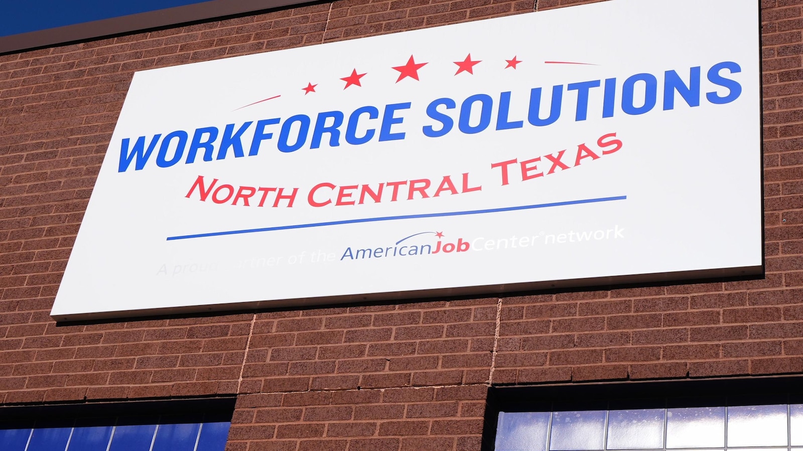 Fewer Americans sought unemployment benefits last week as layoffs remain low