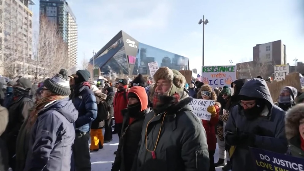 Video Minneapolis businesses shut down to protest ICE - ABC News