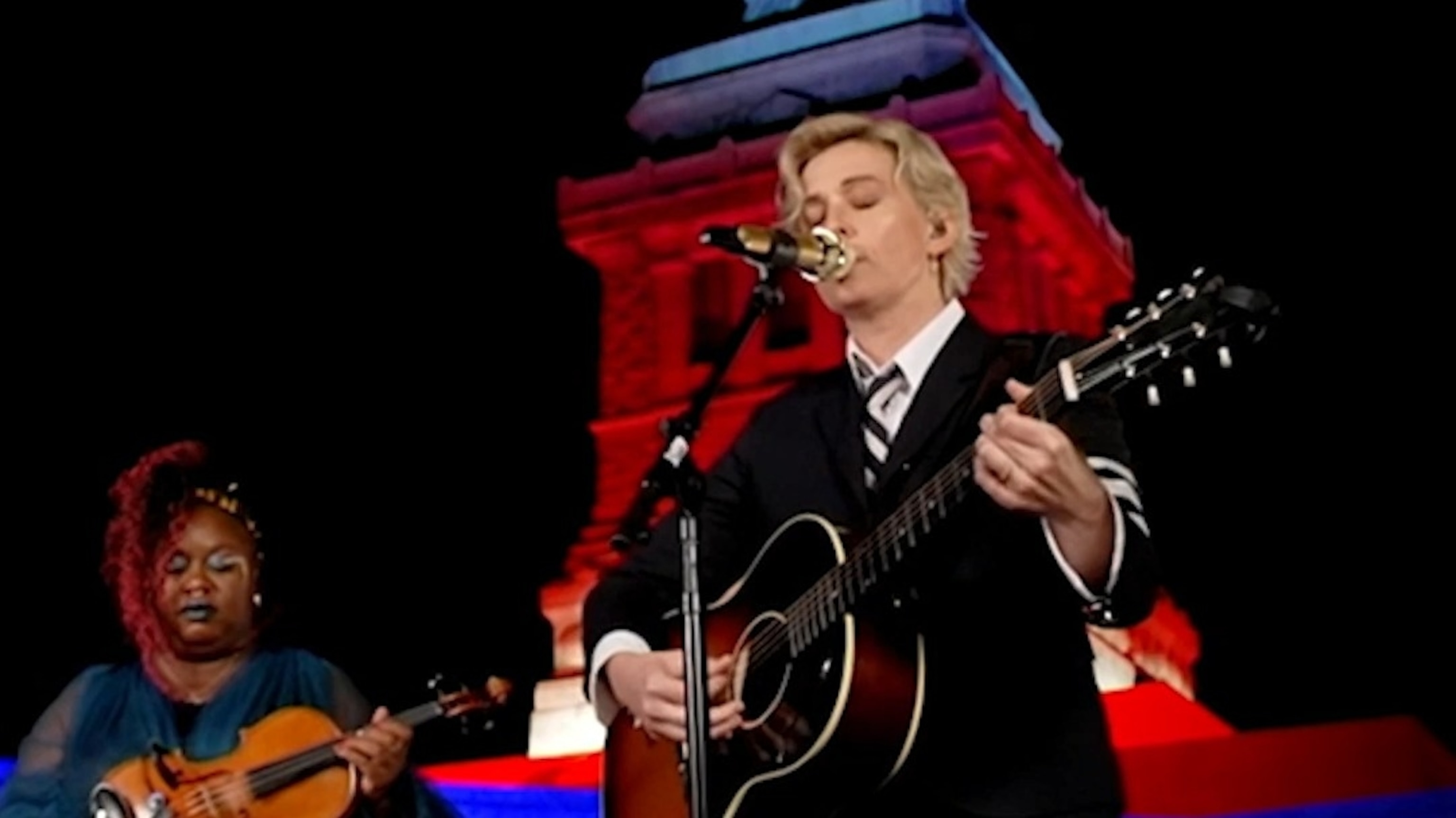 Video Brandi Carlile performs 'America the Beautiful' at the Statue of  Liberty - ABC News