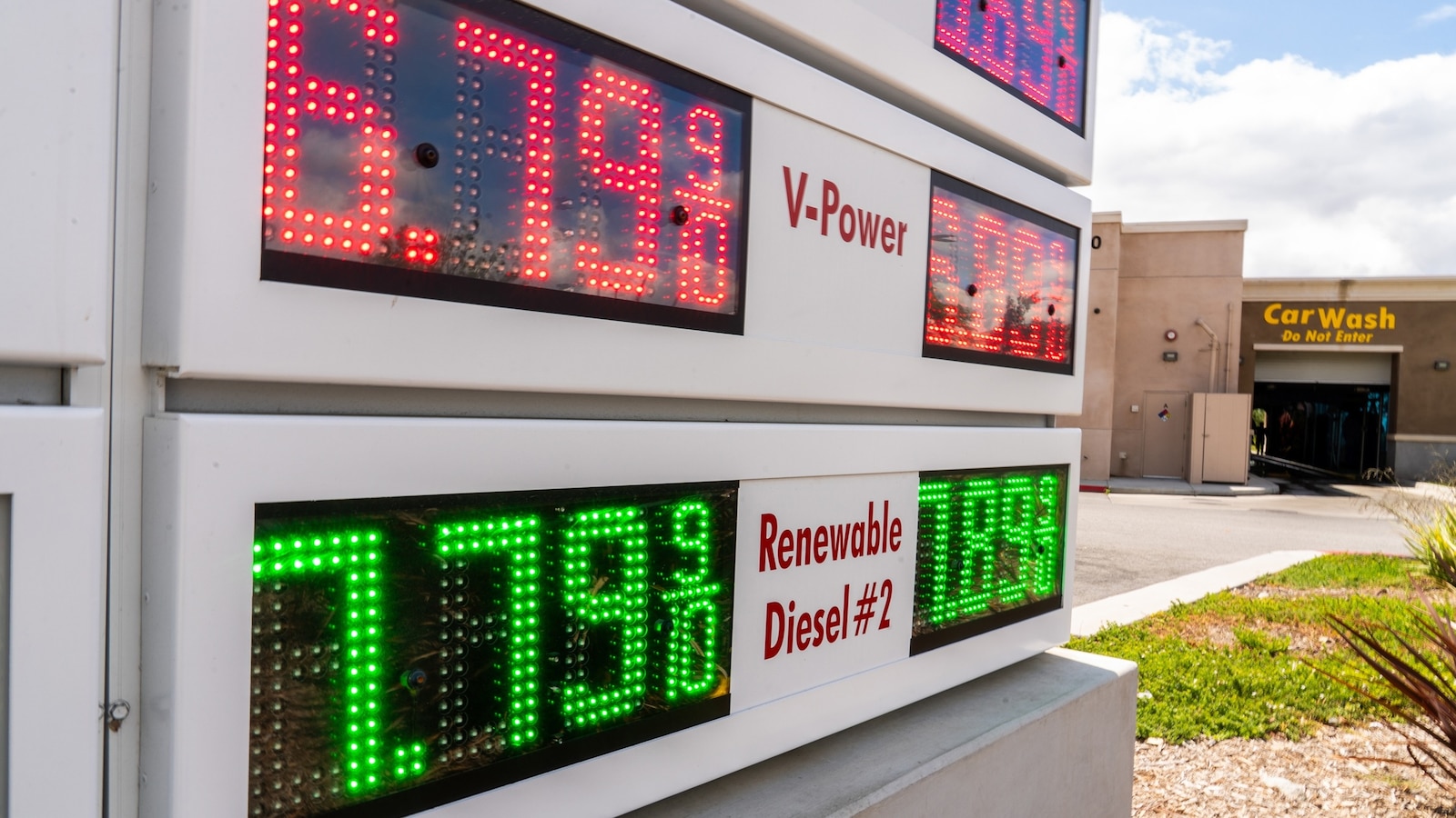 As Iran war continues, people across the US are feeling a strain from high gas prices