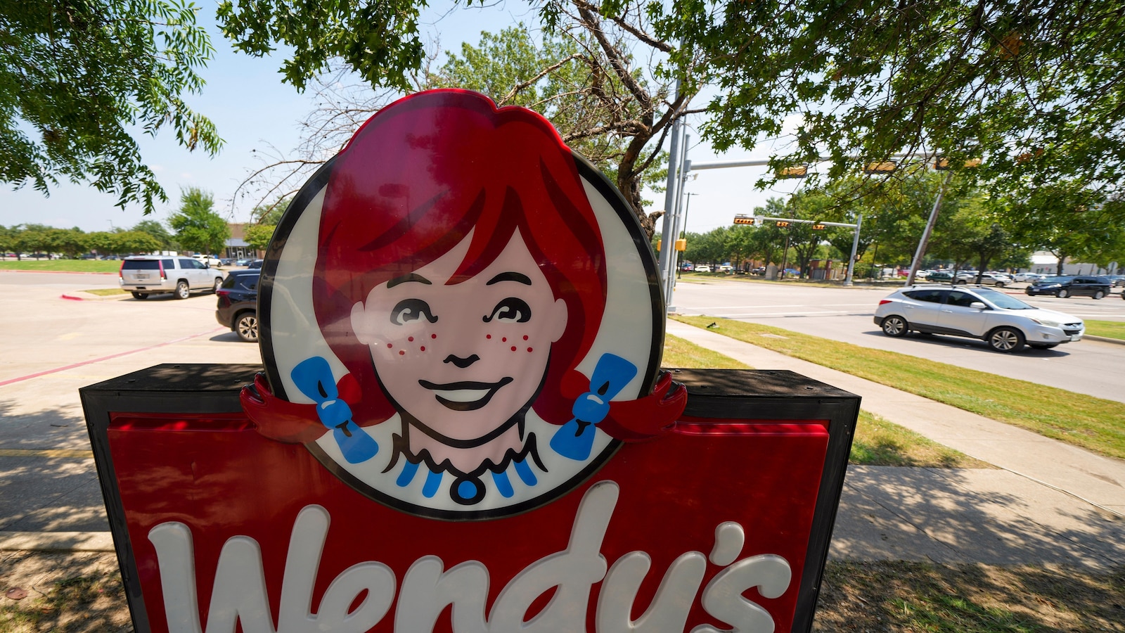  Wendy's to close hundreds of US stores in bid to halt falling profit
