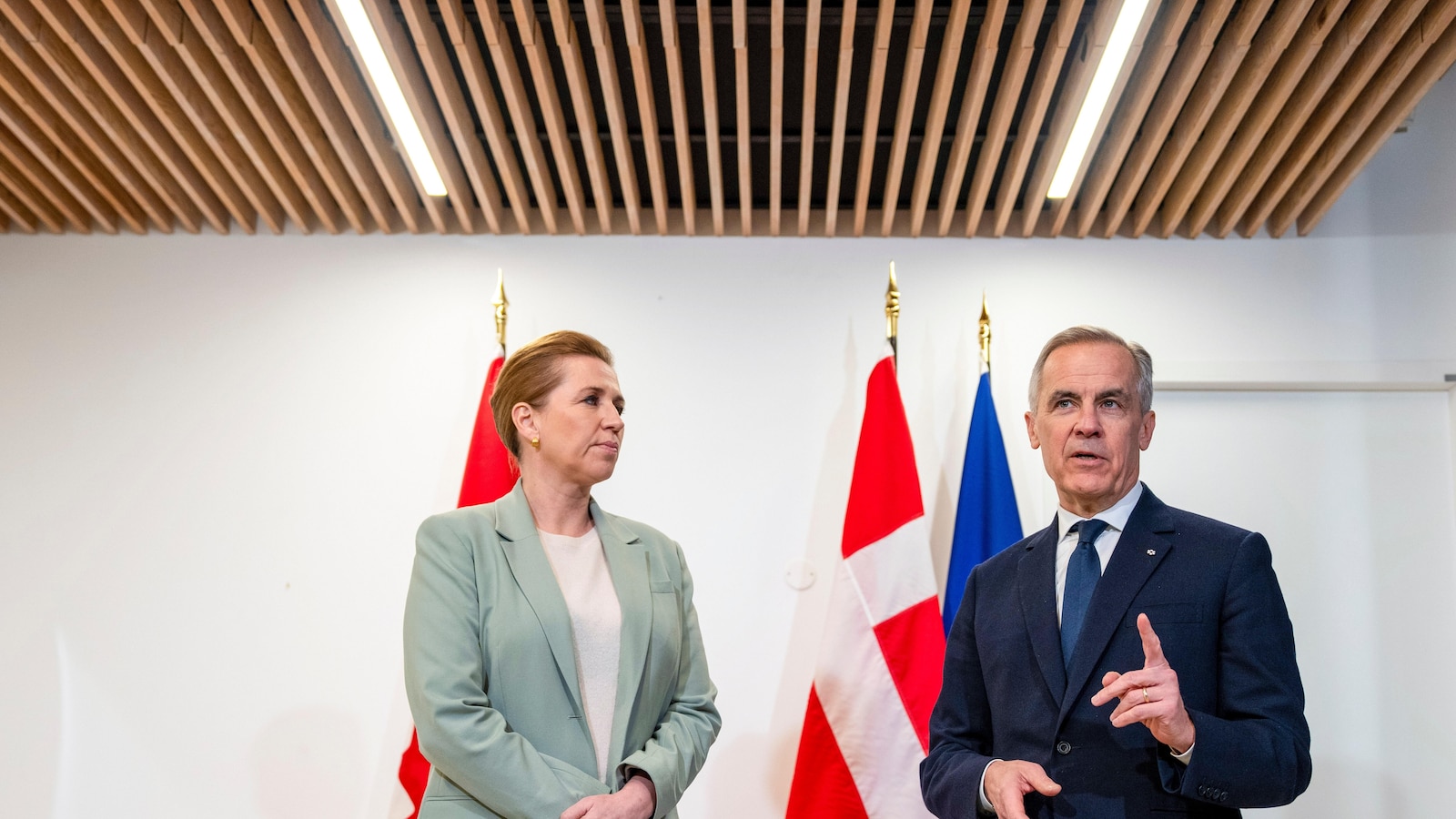 Премиерът Марк Карни казва че външният му министър и генерал