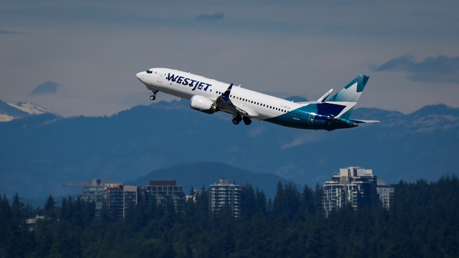  Flight attendants at Canada's WestJet go on strike in dispute over pay