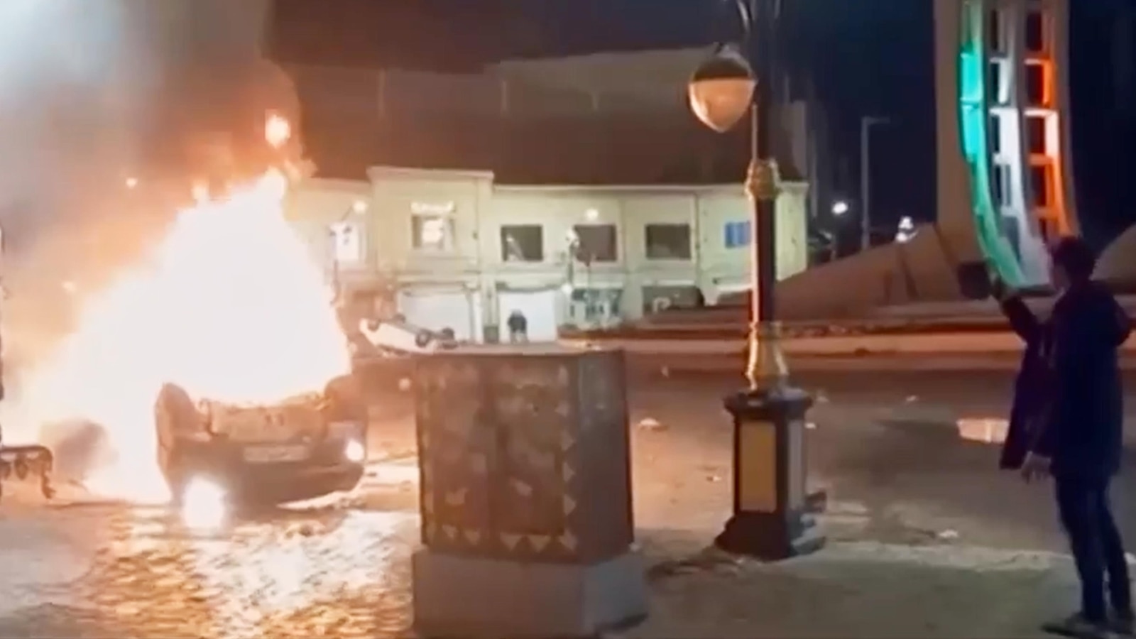 De protesten in Iran zijn bijna hun tweede week ingegaan nu de autoriteiten het harde optreden tegen demonstranten intensiveren