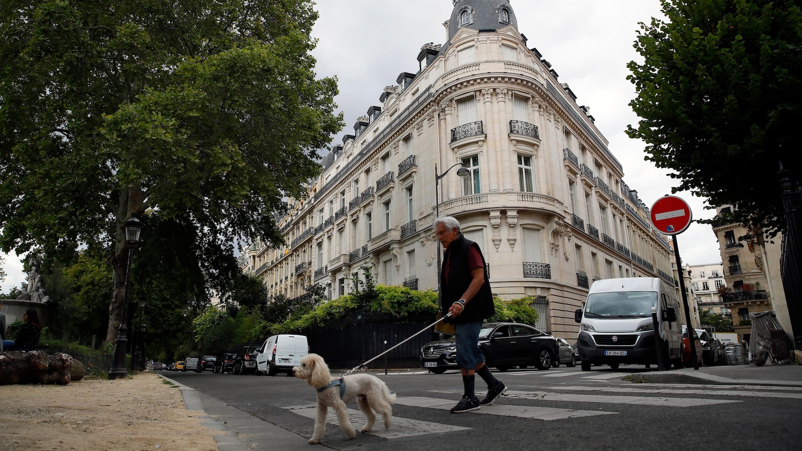 Het parket van Parijs opent twee onderzoeken die verband houden met Epstein en nodigt slachtoffers uit om zich te melden