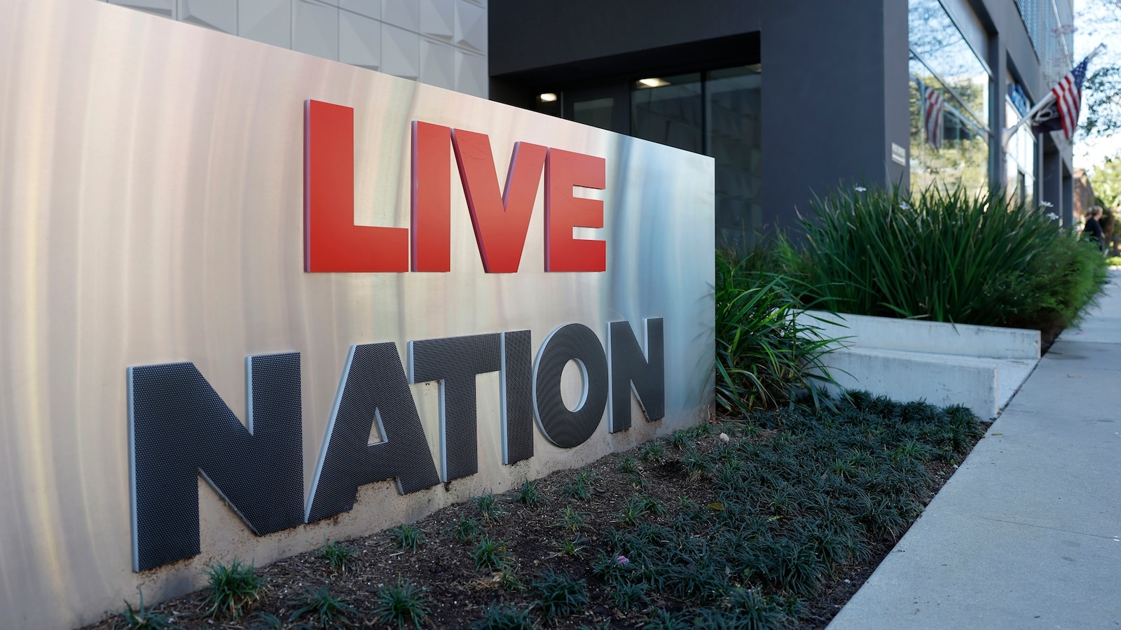 2 Live Nation employees bragged about ‘robbing’ customers, court documents show