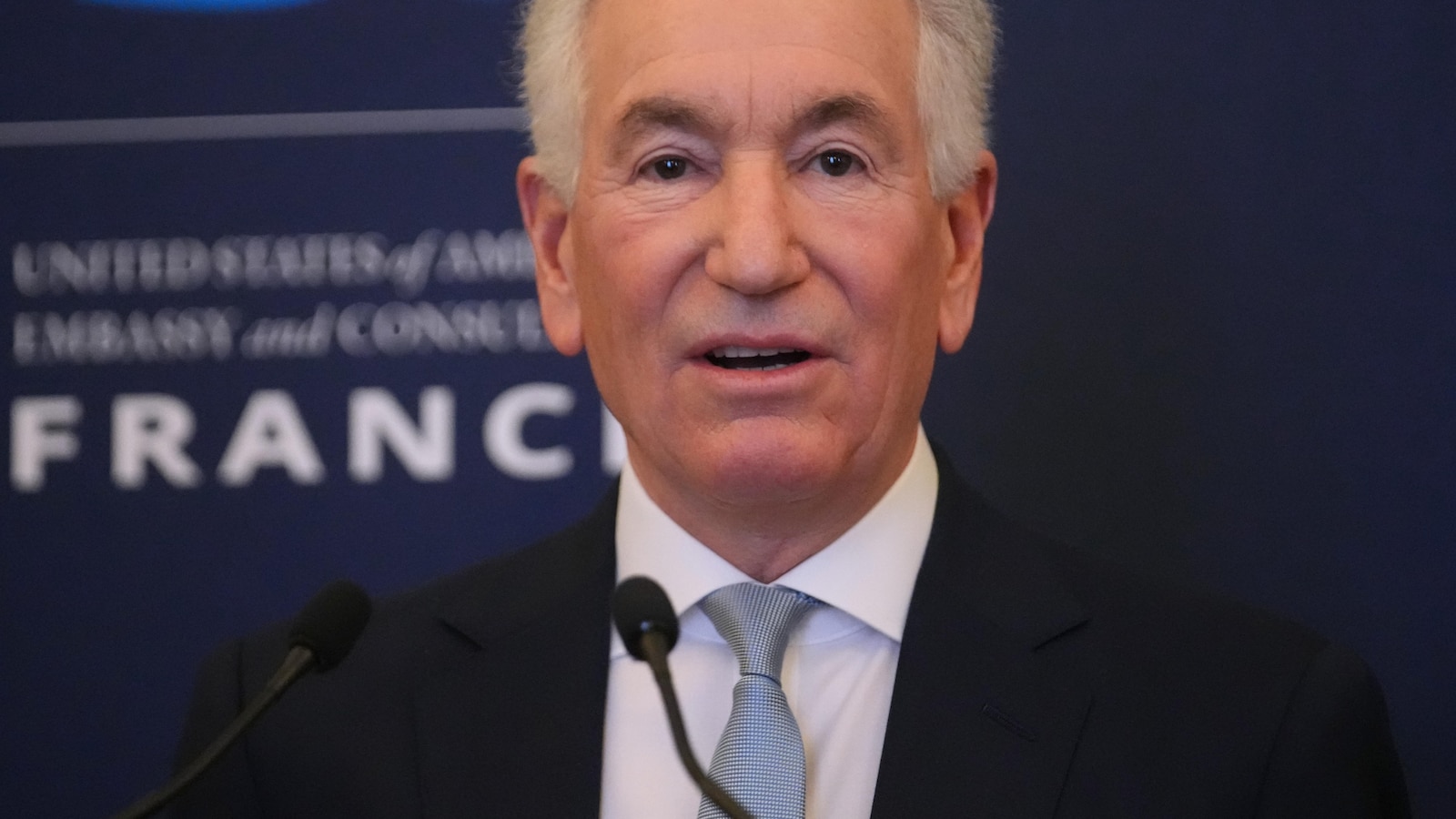 ودخلت فرنسا في خلاف مع السفير الأميركي قائلة إن الوزراء لن يلتقوا به بعد الآن