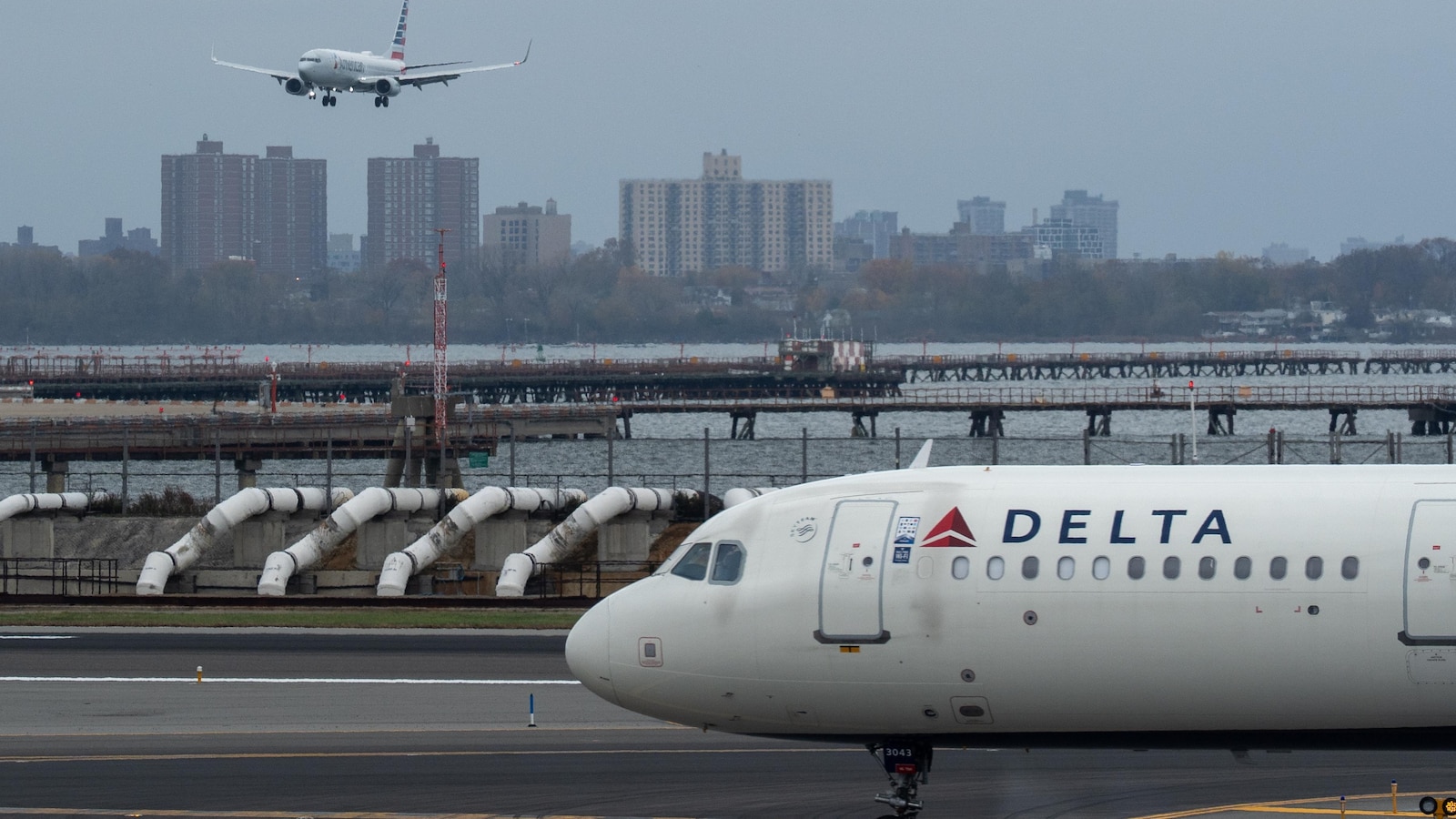  Longest US government shutdown cost Delta Air Lines $200 million